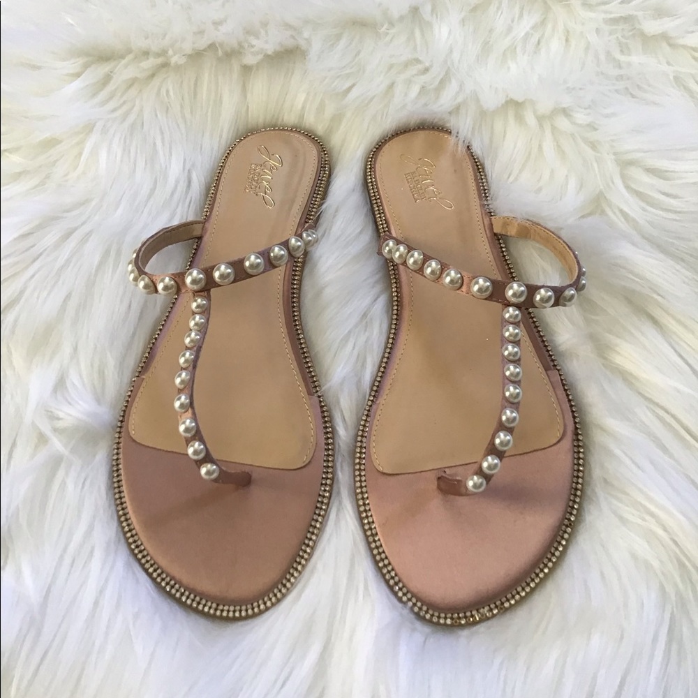 NWOT Jewel by Badgley Mischka Jewel Satin Sandals